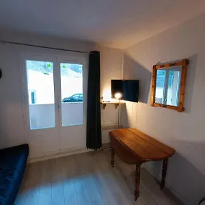 studio-de-17m2-de-4-couchage-vue-sur-montagne.fr-provencehotel.com/