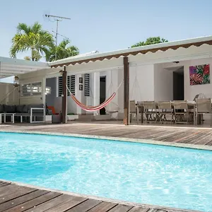 villa-cosy-grande-capacite-avec-piscine.comcaribbean.com/